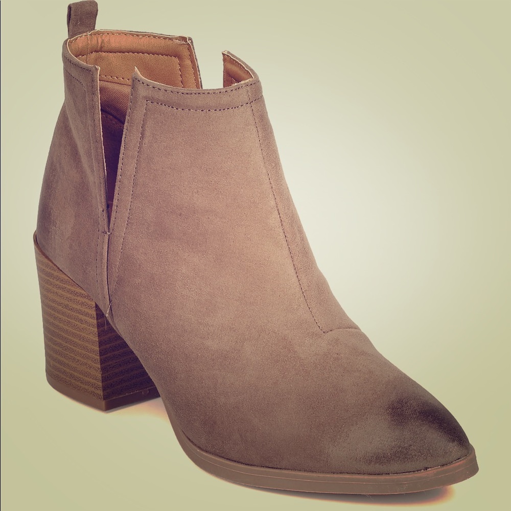 Qupid Booties in Taupe